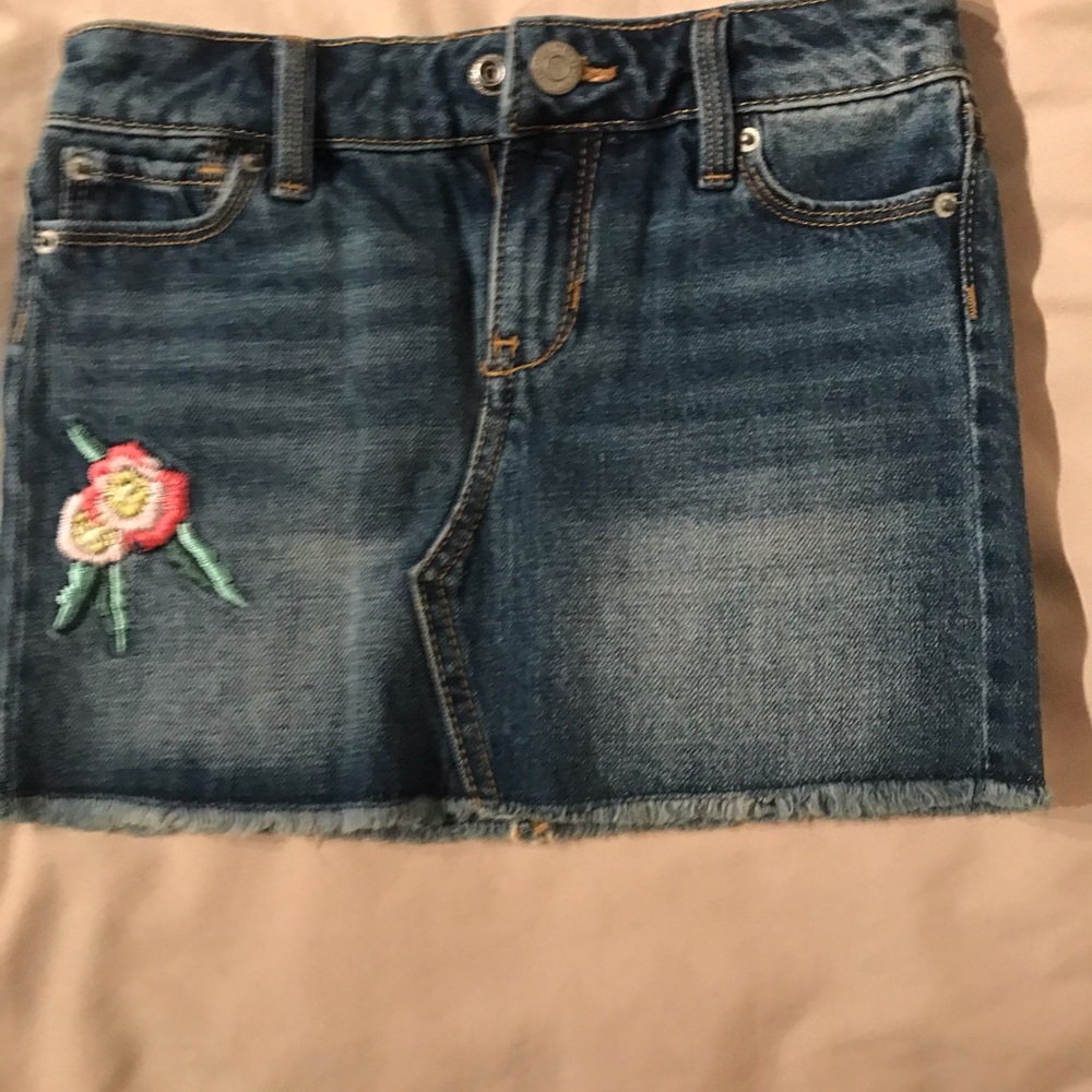 Girls denim skirt.